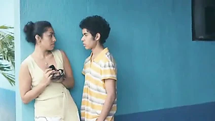 Olgun kadın ve genç oğlan içinde bir çok sıcak seks sahnesi