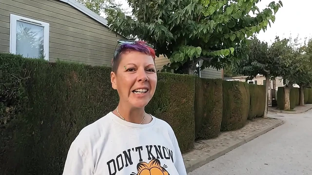 На Улице Взаимное Дележка Замороженным Кубиком Спермы Из 10 Порций Спермы