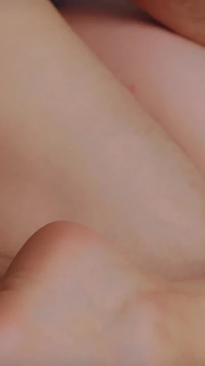 Orta yaşlı seksi kadın sabah kocasıyla seks yapıyor. Büyük göğüsleri bunu bekliyordu | Klip 2