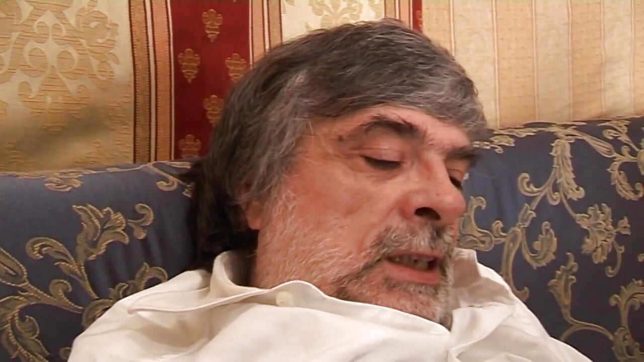 Kirli üvey kız ve sevimli genç üvey kız kardeşi