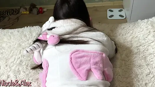 Üvey erkek kardeşim oyun konsolu oynamama izin vermiyor. Fucked Me