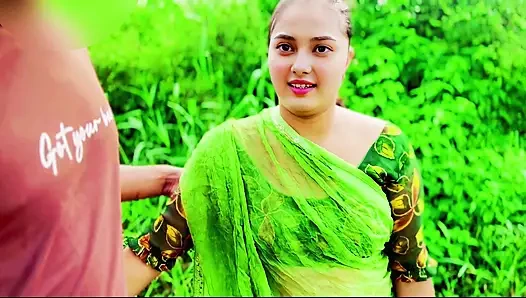 Hintli güzel padosi kız padosi erkek arkadaşıyla ormanda sikişiyor, çok sevimli kız çiftlikte sikişiyor