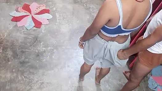 Hintli genç kız çok sert sikişiyor