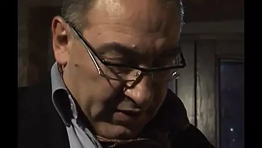 Büyük büyük yarağıma bak: Genç sürtük amcığına derinden sokacağım