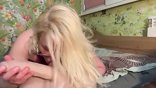 Üvey anneler ilişkisi, üvey anne yarak ve döl için yalvarıyor