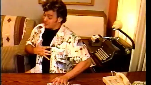 Büyüleyici esmer Lorraine Day film yıldızı olmak istiyor ve ilk oyuncu seçmelerini geçmek için her şeyi yapmaya hazır