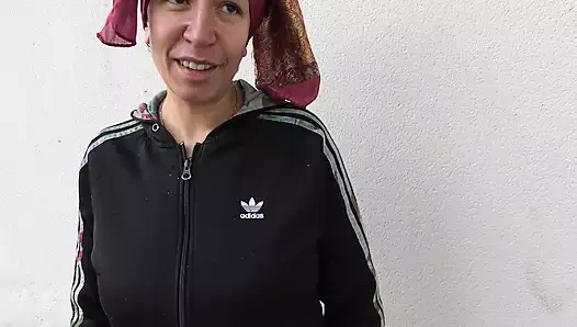 Almanya'daki Türk kız çok azgın !! Öğle tatilinde bir yabancıyla seks.