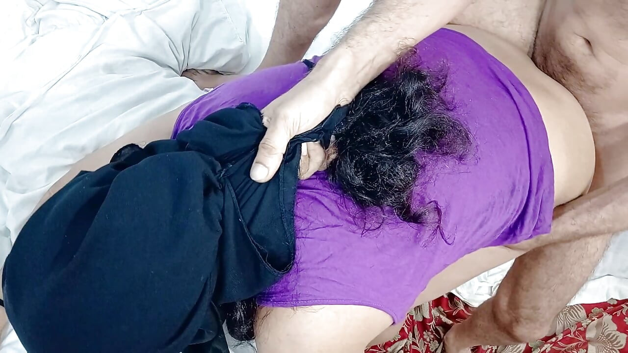 Başlangıçta, baldızın götünü sikmek oldukça zordu, ama daha sonra anal ve amcık oldu, göt sikişi
