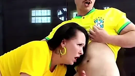 Brezilya maçı gününde üvey kız arkadaşım