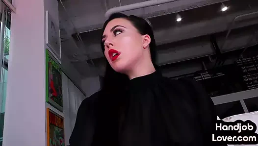 Küçük memeli hj hatun erkek arkadaşına onun için nasıl mastürbasyon yapmayı öğretiyor