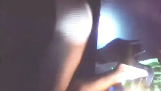 etsi mou aresei na me gamane!poios mporei?