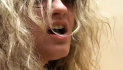 Üvey kız kardeşim kız arkadaşımın amını tercih ediyor