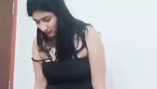 Sıcak görünümlü Hintli kız