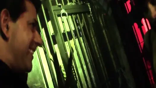 Kirli gür sahne 3_blonde büyük memeli fetiş orta yaşlı seksi kadınlar bdsm mağarasında üçlü seks yapıyor