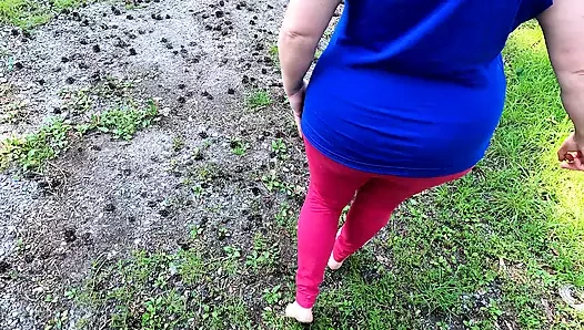 Yalınayak ve üstsüz meme cezası bekliyor