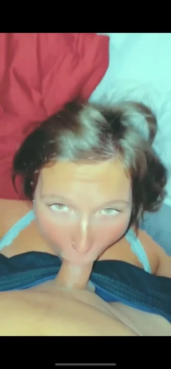 Мой 55-м фотограф трахнул мой рот, и я сделал ему 2 удивительных минета мне в глотку давится мне его огромным хуем