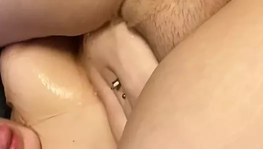 İşeme tüm üzerinde kendimi ve sürtünme benim sıkı kedi