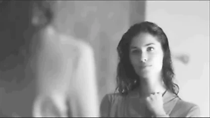 Bal arısının rüyasını görüyor