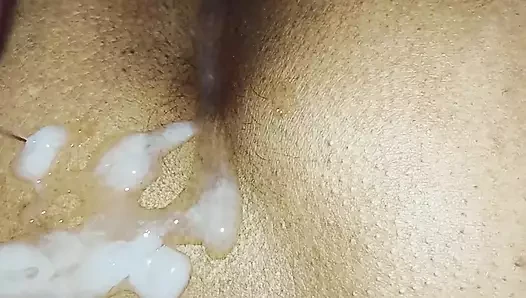 Üvey kız kardeşimi yatak odamda domaltarak sert sikiyorum