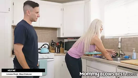 Mommyblowsbest - en iyi üvey anne oral seks