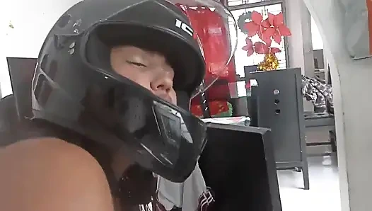 Sadece kocamın en iyi arkadaşını siktiğimi öğrenmemesini diledi