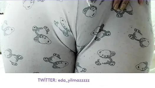 Deve toynağı- pijama- kabarık amcık- şişmiş amcık
