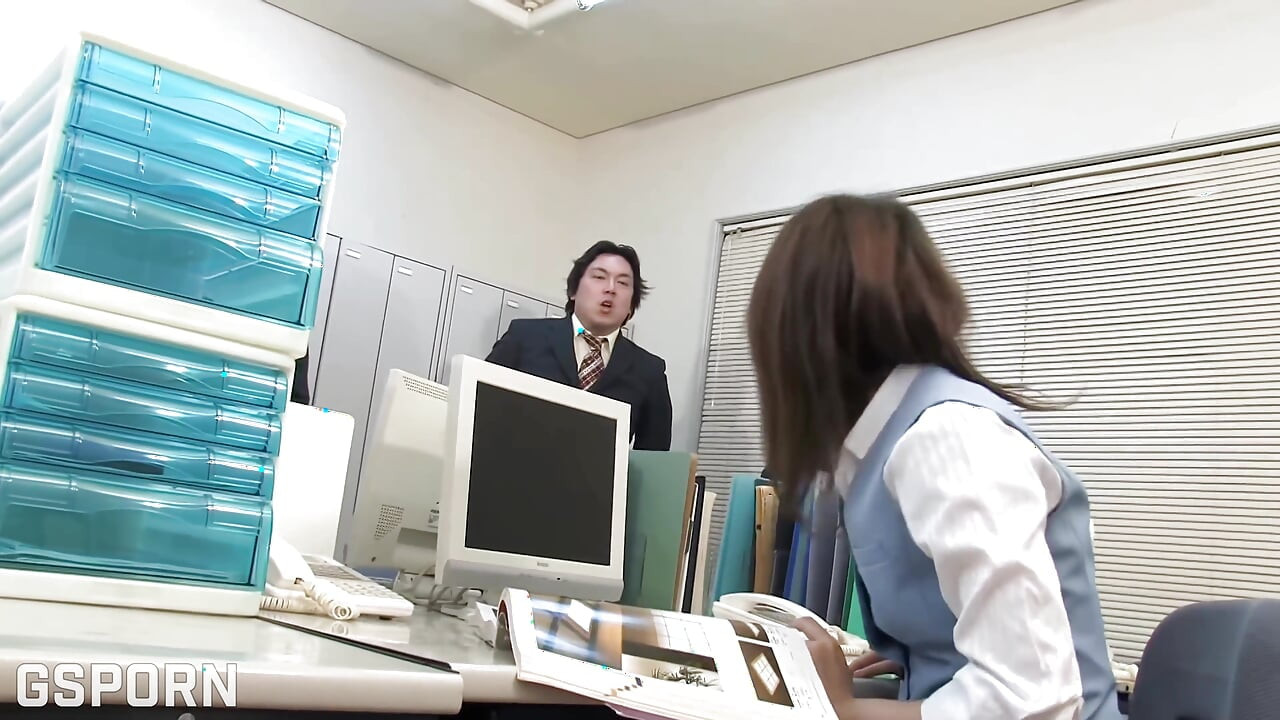 Ofiste jav üçlü seks yeni Japon sekreteri sikiyor
