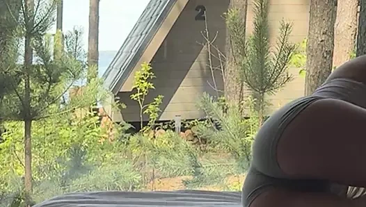 Dev kadın yalınayak yoga