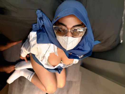 İyi bir not almak için öğretmenim tarafından otele götürülmeye istekliydim.