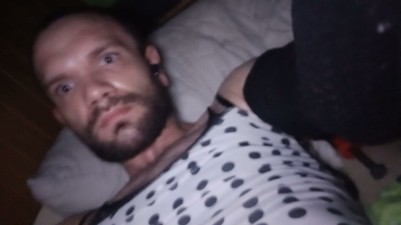Anüsüme çöp zili takıyorum