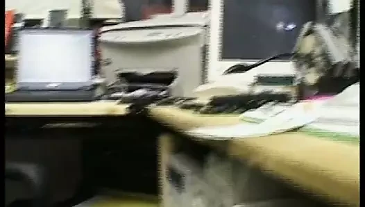 Er fickt sie direkt im Office weg im Jahr 1982