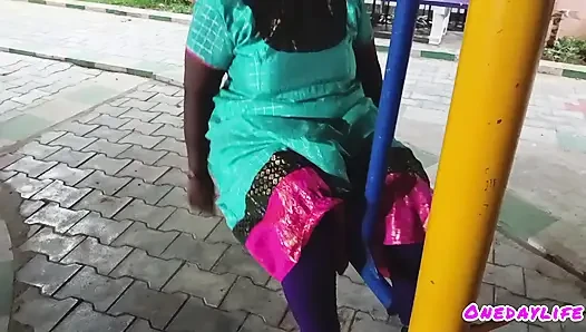 Genç oğlan oyun alanında egzersiz yapan tamil evli kadınla seks yapmaya çalışıyor