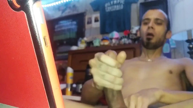 O kadar sert bir yarak ki eşleştirmek için epik bir boşalma ile elmasları kesebilir