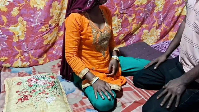 Malik Ne naukrani ko Akele Kamre Mein Chut Chud