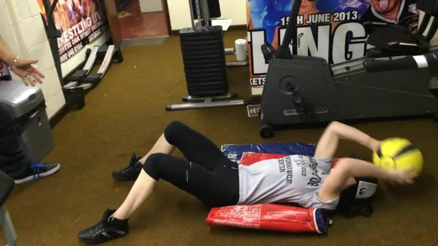Wwe - paige spor salonunda egzersiz yapıyor