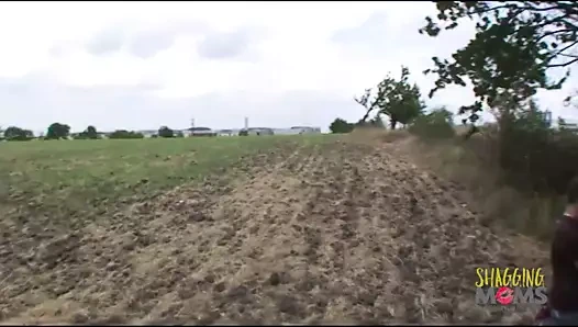 Yuvarlak eşek iki büyük sert musluklar için mükemmel