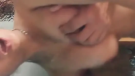 Latika büyük yarakla sikişiyor