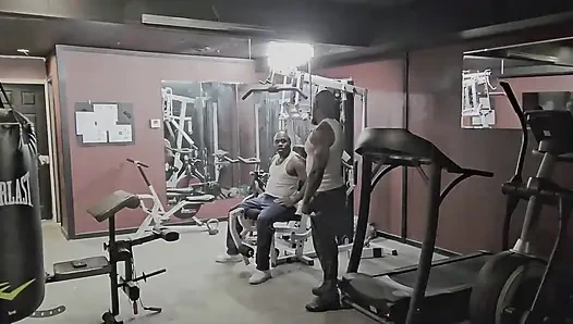 Minyon profesör büyük zenci vücut egzersizi