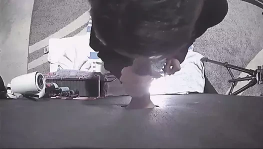 Duvar deliğinde sırada kim var?