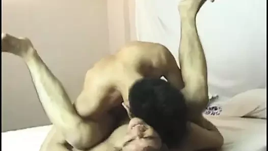 Asyalı erkekler yarak ve bahn sikişiyor