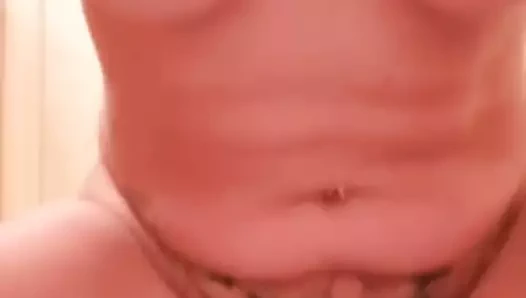 Dövmeli milf squirts süre binicilik yapay penis