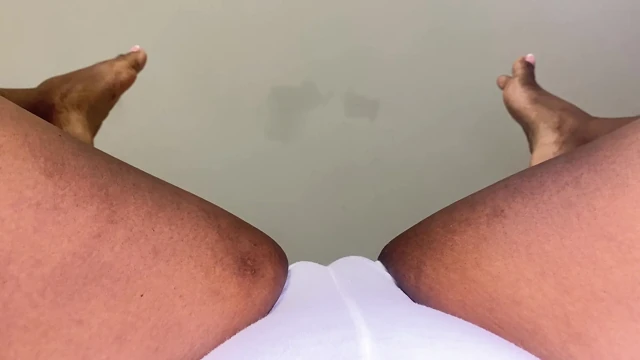 Üvey anne kamerada şişman vajinasına mastürbasyon yapıyor