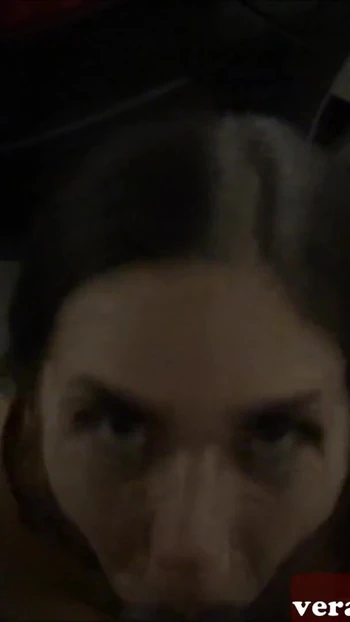 Эпический момент из "Молодая студентка-шлюшка снимает мужика с большим черным членом в любительском видео