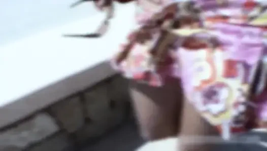 Amadora transa com a vagina dela na piscina