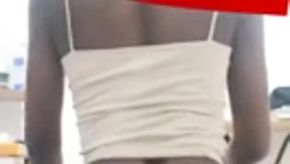 Jeune africaien avec des fesses affolants