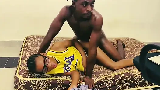 Kapıcı Minyon Bebeği Sert Sikiyor