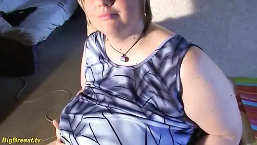 Büyük bir dildo ile aşırı canavar meme sikişi