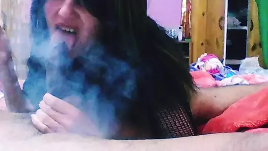 Yakalandıktan sonra üvey annesini sikiyor.