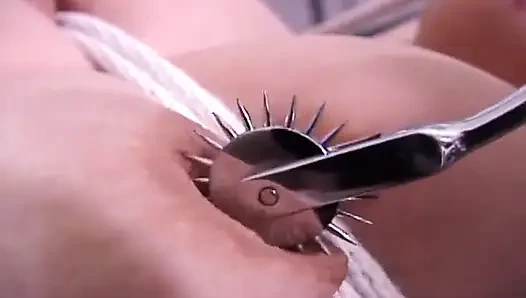 Büyük memeli sürtük doktorundan kontrol alıyor