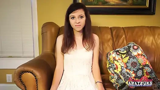 Minyon mürekkepli üniversiteli üniversiteli esmer Katie duvarları ıslak göt yalıyor açgözlü döl yutma!